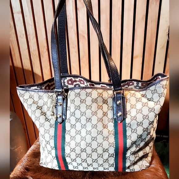 Gucci Handbags - Gucci Tote Sherry Line